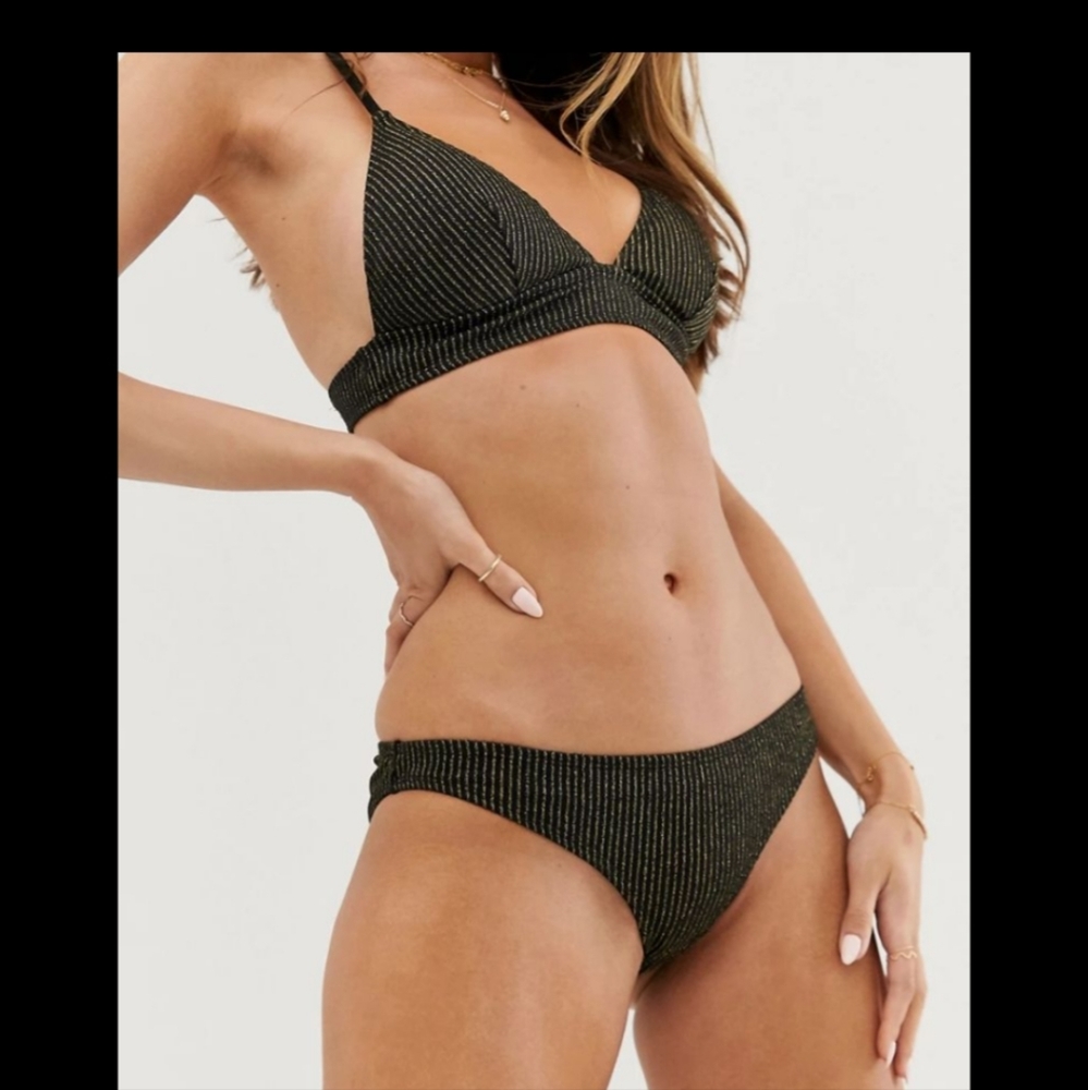 $55 ACCESSORIZE Size U.S. 8 Black  And Gold Tone Glitter Top & Bottom Bi…
